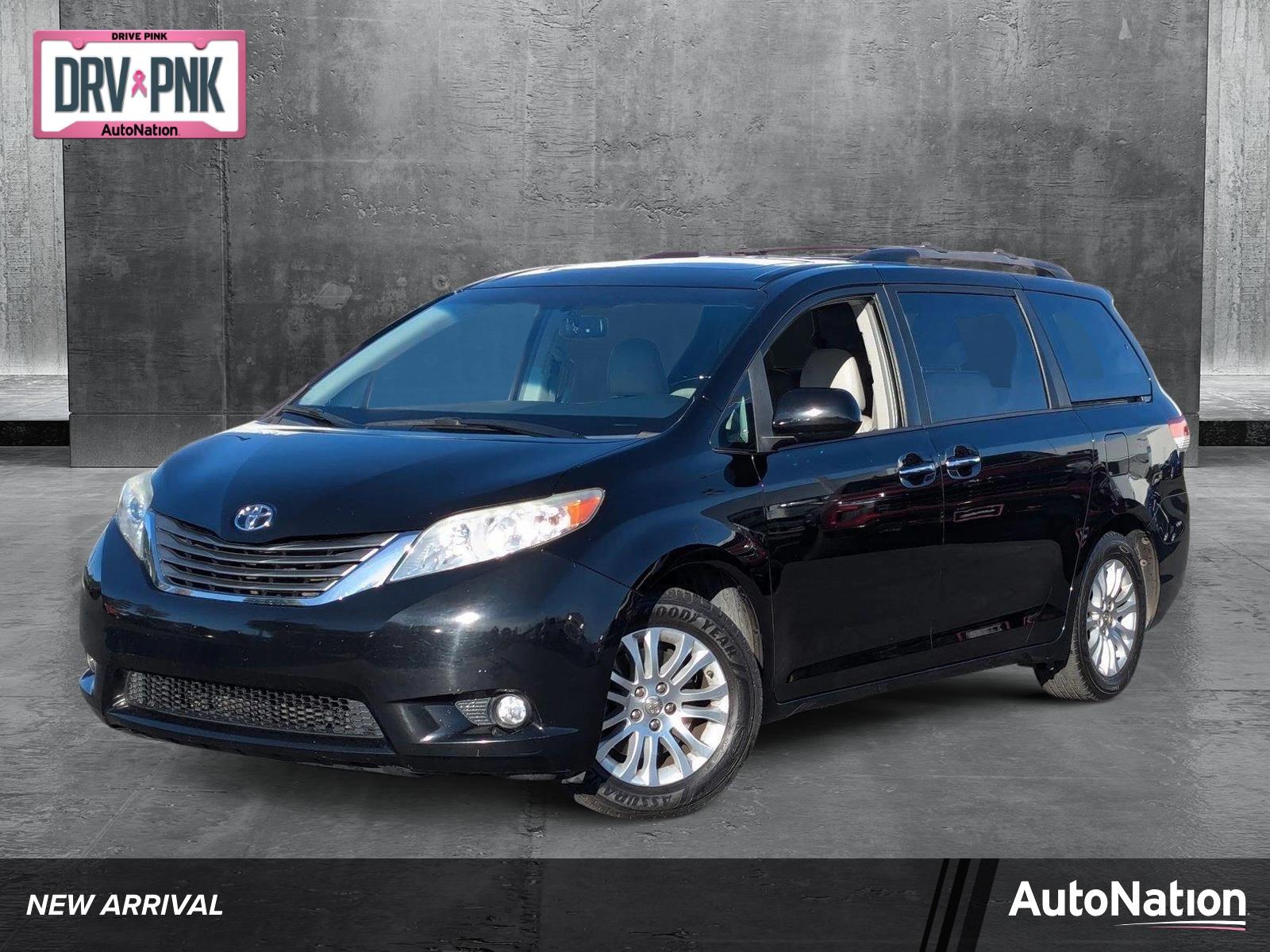 2014 Toyota SIENNA Vehicle Photo in VALENCIA, CA 91355-1705