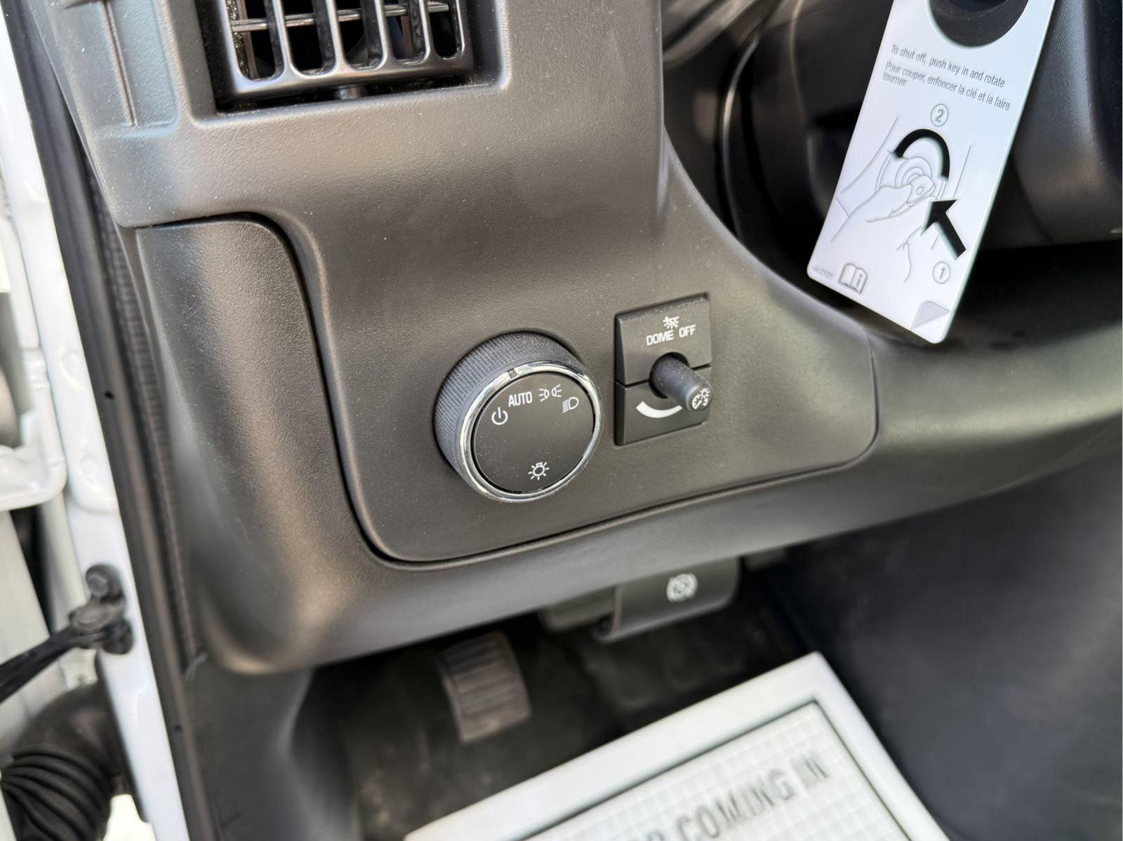 2024 Chevrolet Express Cutaway 3500 Vehicle Photo in GEORGETOWN, TX 78626-7508