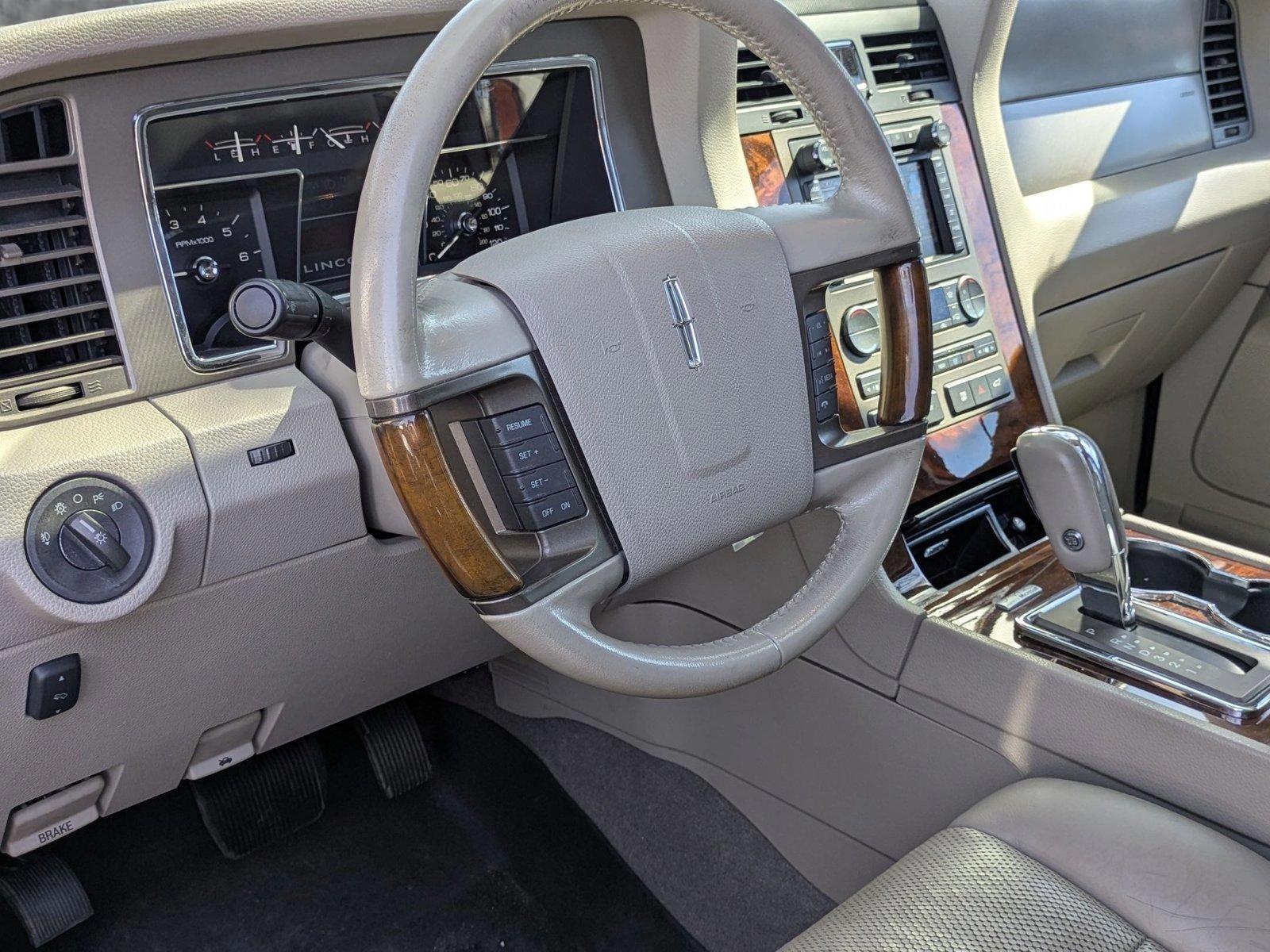 2012 Lincoln Navigator Vehicle Photo in Clearwater, FL 33765