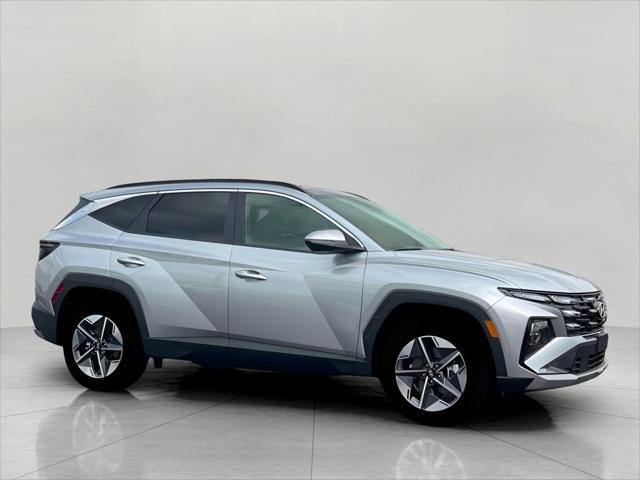 2025 Hyundai TUCSON Hybrid Vehicle Photo in Green Bay, WI 54304