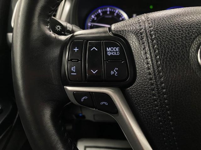 2017 Toyota Highlander Vehicle Photo in Appleton, WI 54913
