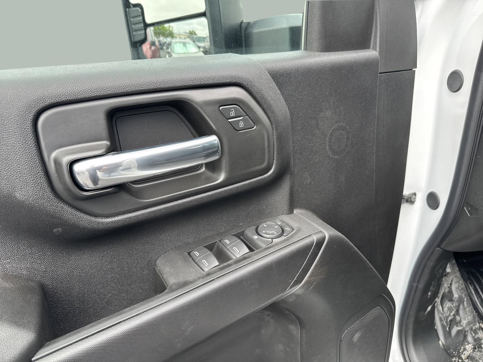 2025 Chevrolet Silverado 3500 HD Chassis Cab Vehicle Photo in GEORGETOWN, TX 78626-7508
