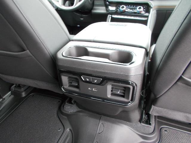 2025 GMC Sierra 2500 HD Vehicle Photo in LOWELL, MA 01852-4336