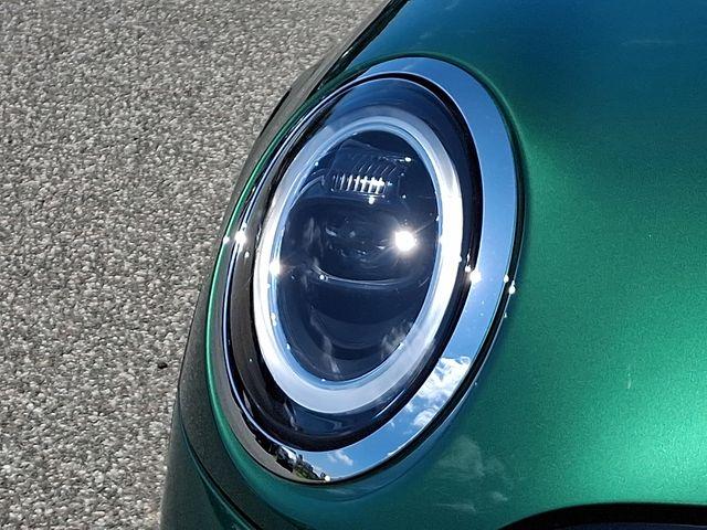 2024 MINI Hardtop 2 Door Vehicle Photo in DANBURY, CT 06810-5034
