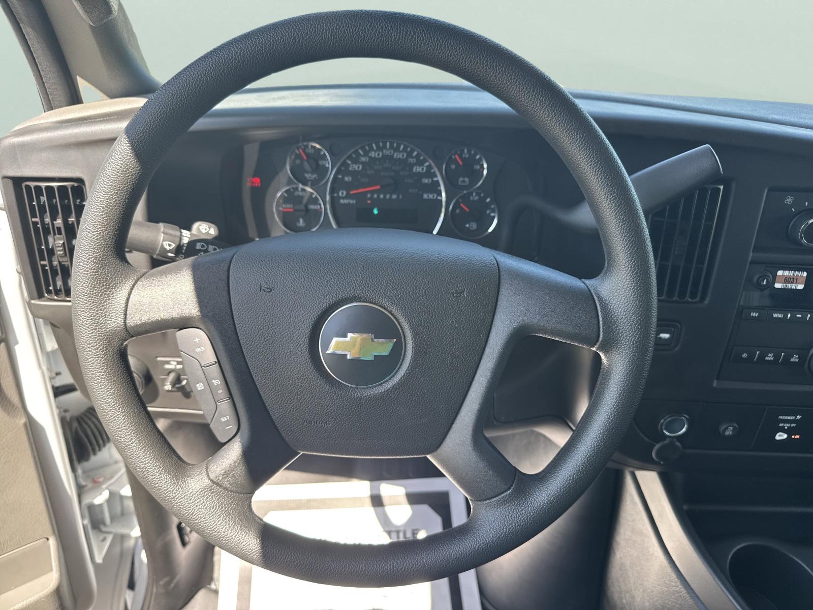 2025 Chevrolet Express Cutaway 3500 Vehicle Photo in GEORGETOWN, TX 78626-7508