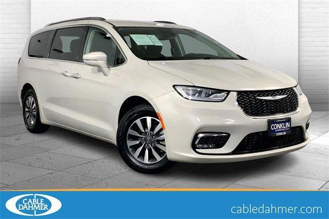 2021 Chrysler Pacifica Vehicle Photo in KANSAS CITY, MO 64114-4502