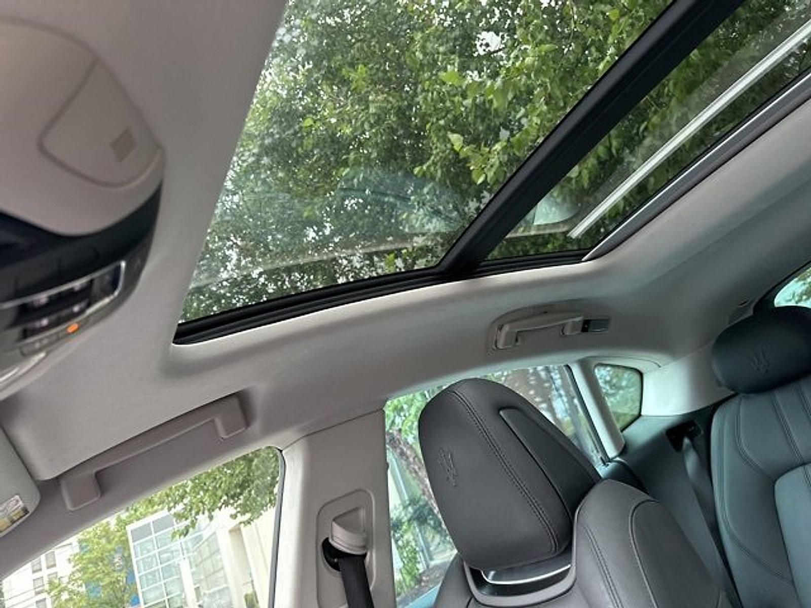 2017 Maserati Levante Vehicle Photo in Willow Grove, PA 19090