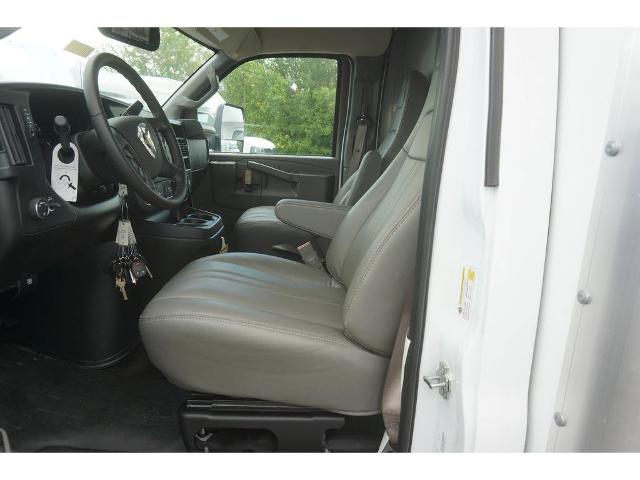 2023 Chevrolet Express Cutaway 4500 Vehicle Photo in ALCOA, TN 37701-3235