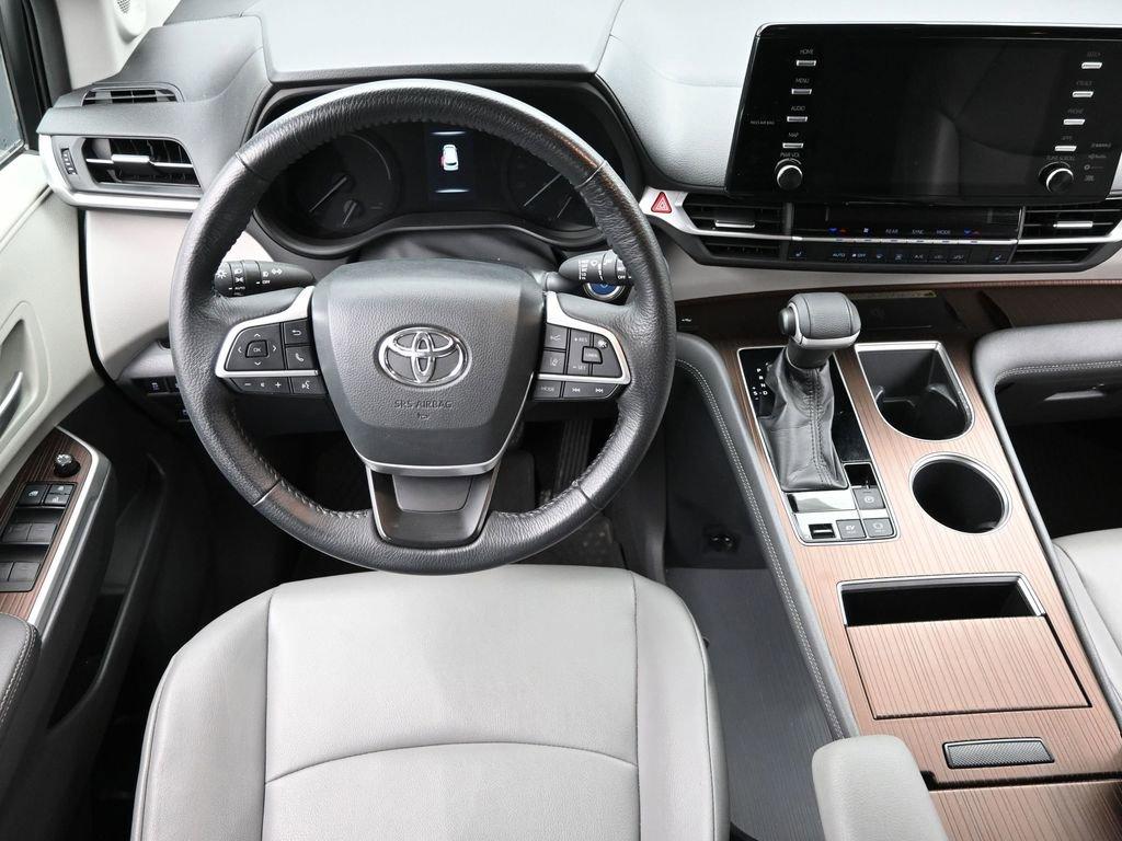 2022 Toyota Sienna Vehicle Photo in Cedar Rapids, IA 52402