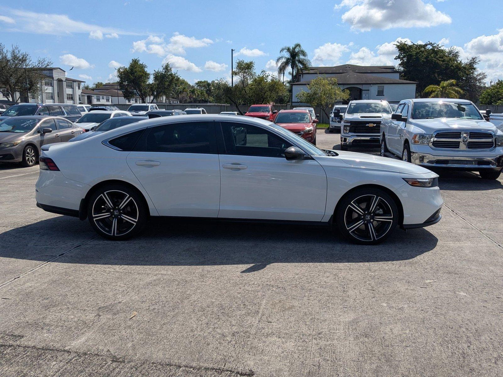 2024 Honda Accord Hybrid Vehicle Photo in PEMBROKE PINES, FL 33024-6534