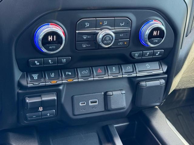 2022 GMC Sierra 3500HD Vehicle Photo in COLUMBIA, MO 65203-3903