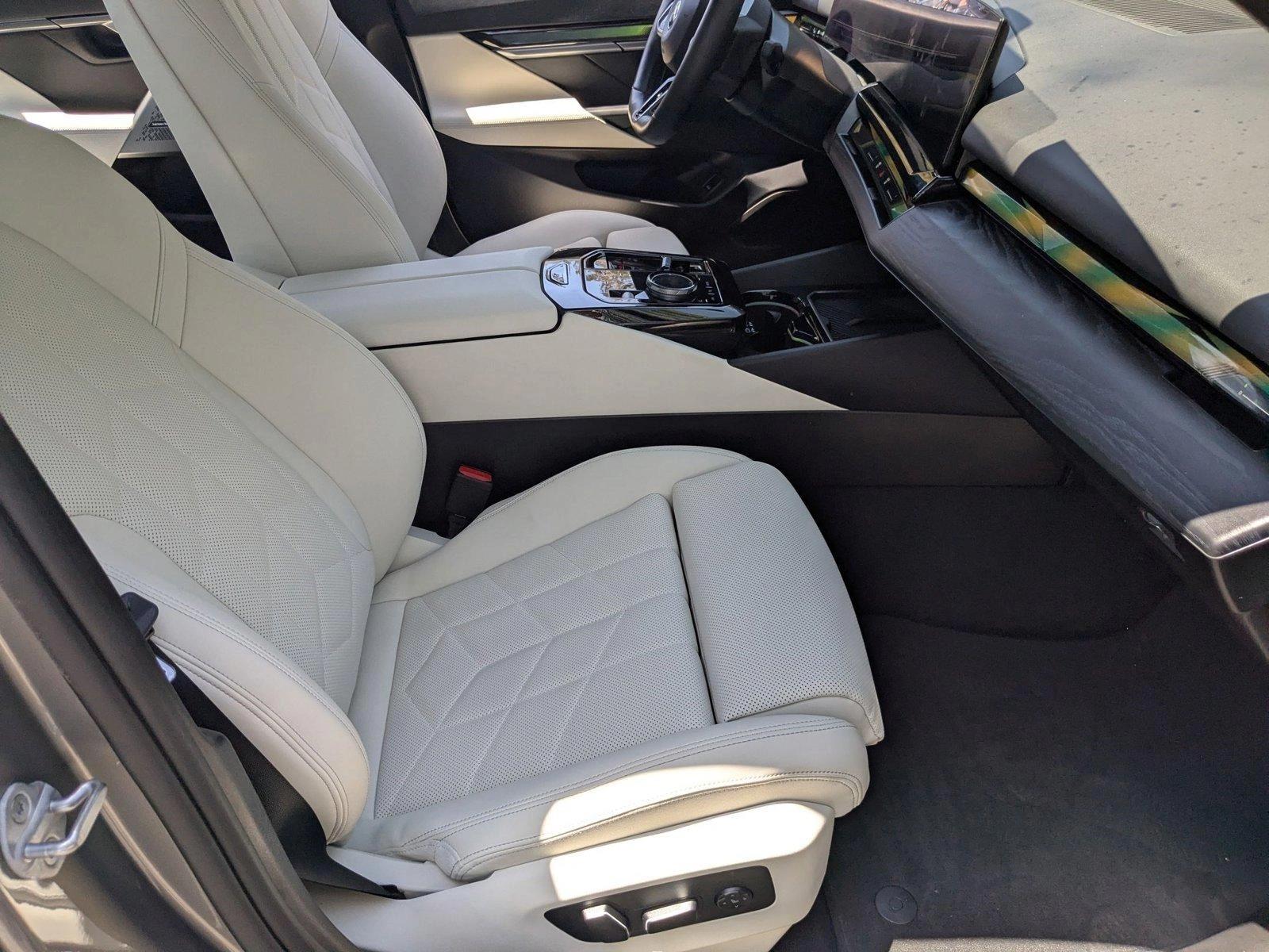 2024 BMW i5 Vehicle Photo in Tampa, FL 33614