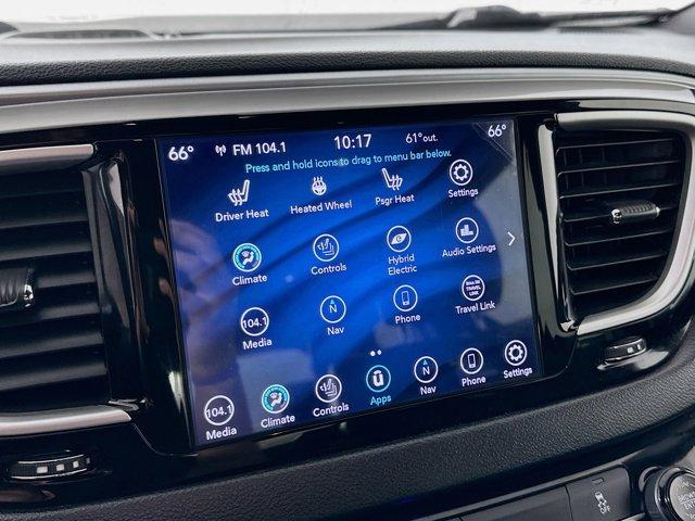 2020 Chrysler Pacifica Vehicle Photo in Doylsetown, PA 18901