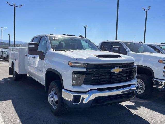 2024 Chevrolet Silverado 3500 HD Chassis Cab Vehicle Photo in ALCOA, TN 37701-3235