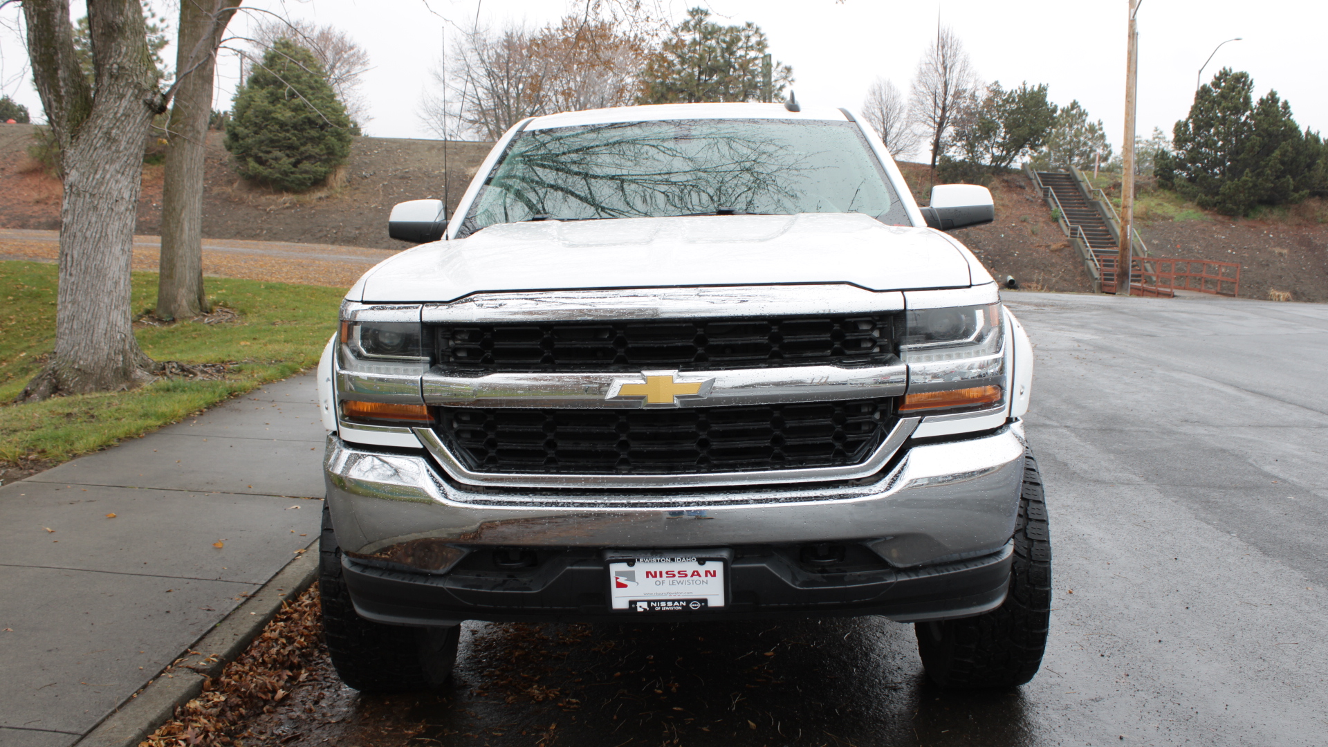 Used 2017 Chevrolet Silverado 1500 LT with VIN 1GCUKREC7HF133673 for sale in Lewiston, ID