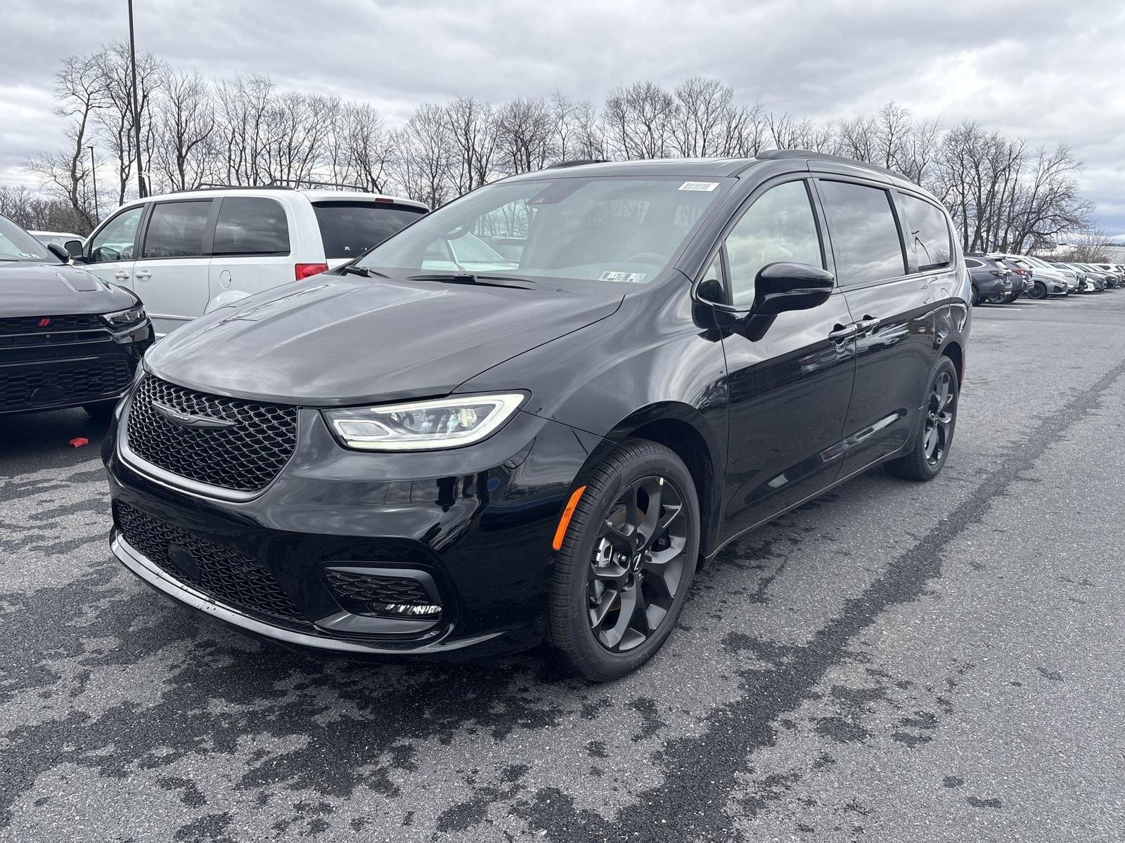 2025 Chrysler Pacifica Vehicle Photo in Mechanicsburg, PA 17050-1707