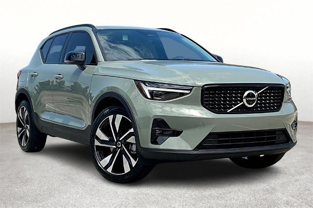 2025 Volvo XC40 Vehicle Photo in Houston, TX 77007