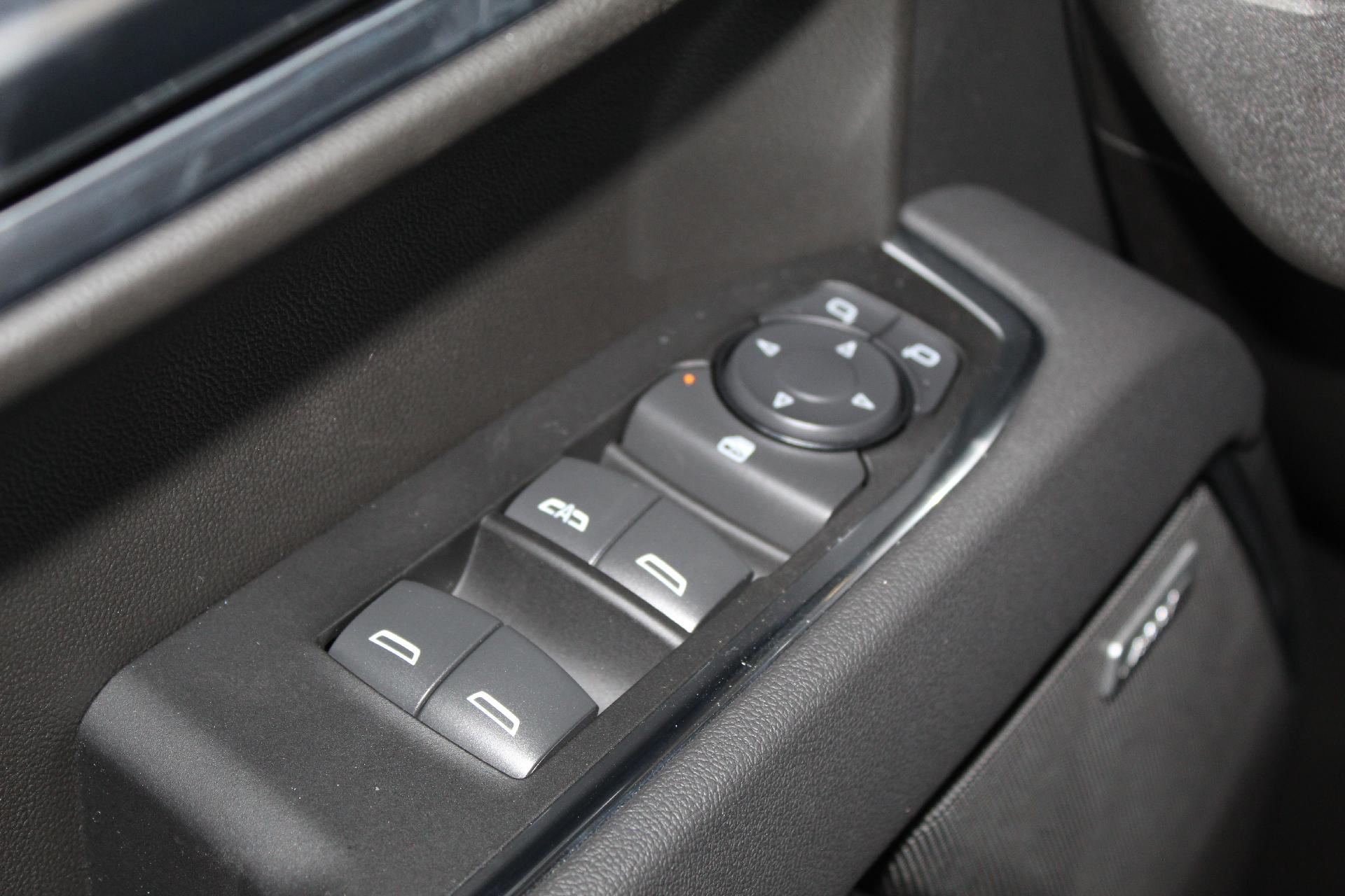 2025 Chevrolet Silverado 1500 Vehicle Photo in NORTHAMPTON, MA 01060-1120