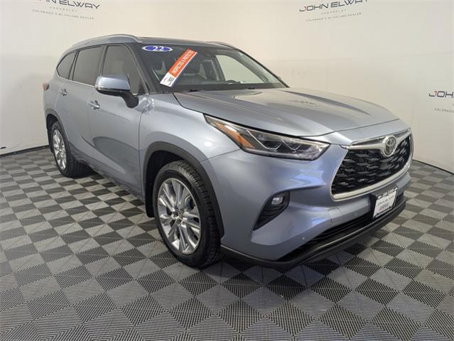 2022 Toyota Highlander Vehicle Photo in ENGLEWOOD, CO 80113-6708