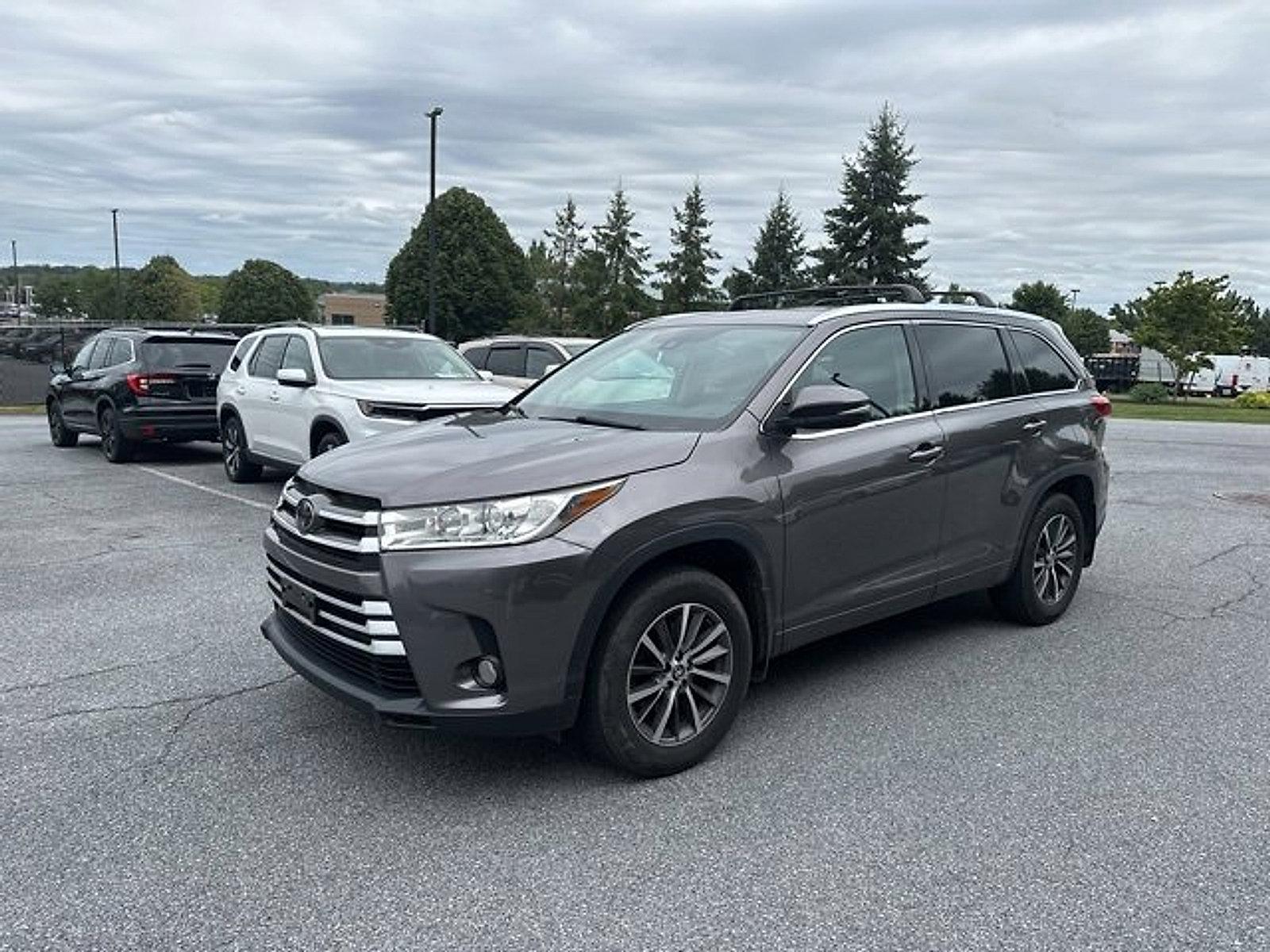 2018 Toyota Highlander Vehicle Photo in Harrisburg, PA 17111