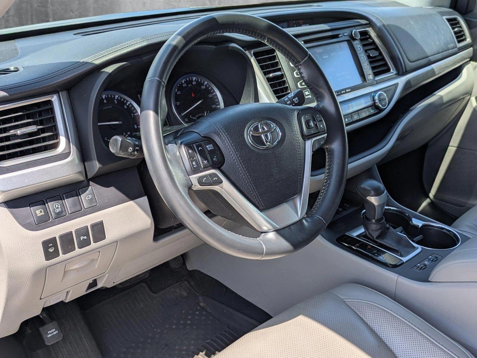 2017 Toyota Highlander Vehicle Photo in Clearwater, FL 33765