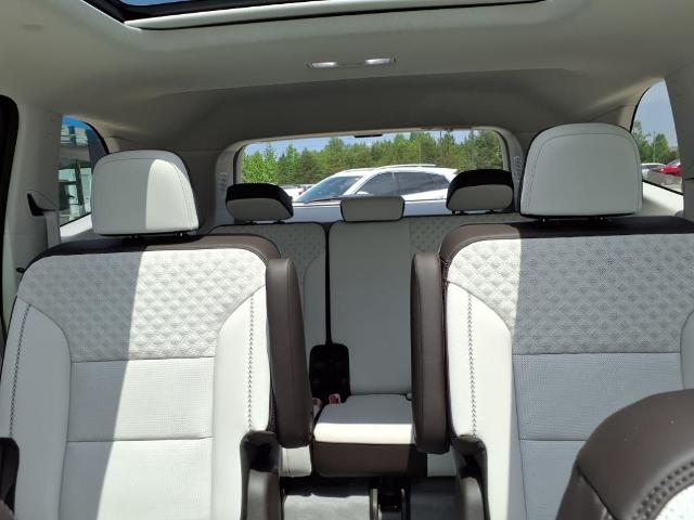 2024 GMC Acadia Vehicle Photo in ROXBORO, NC 27573-6143