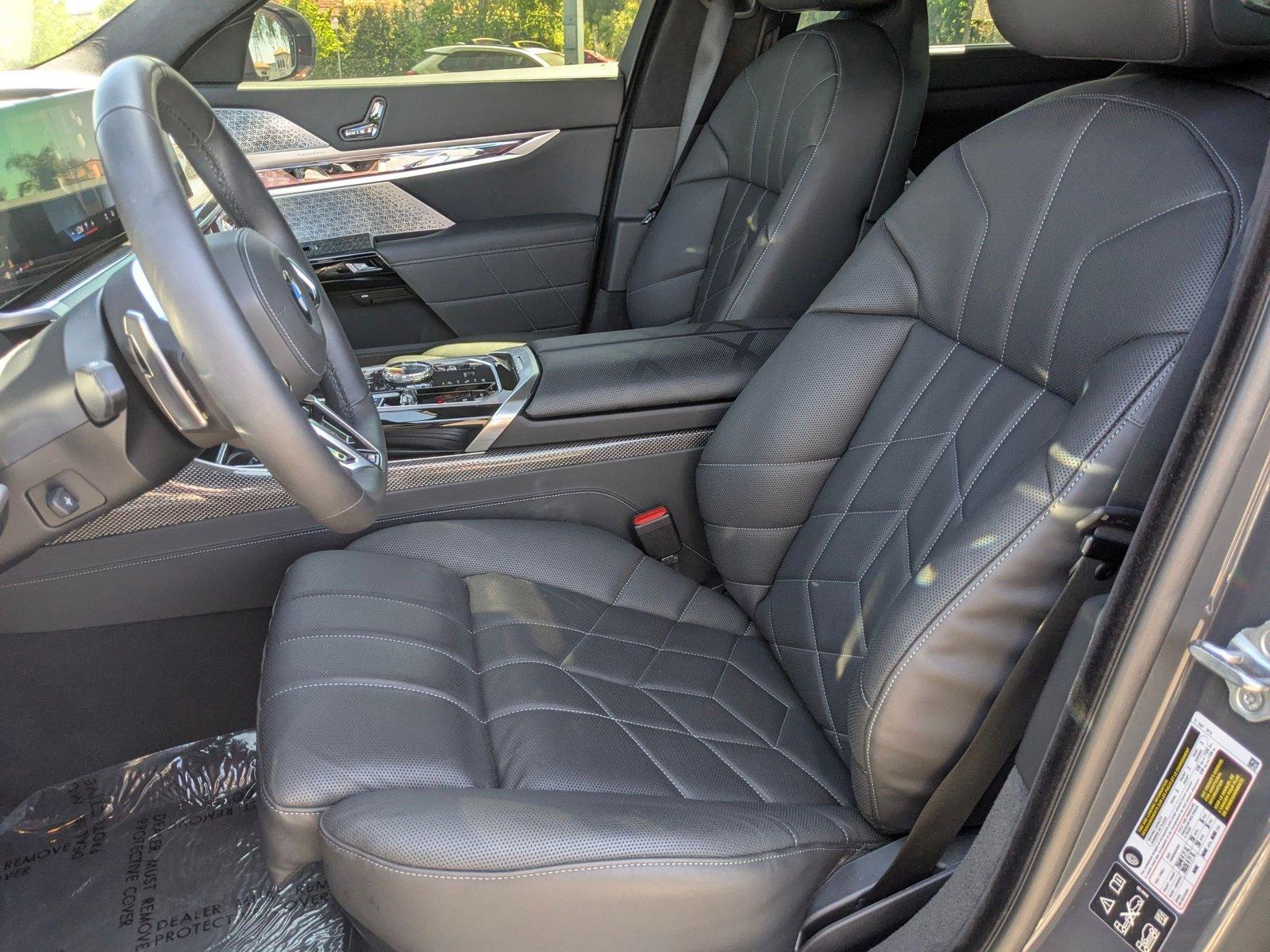 2024 BMW 760i xDrive Vehicle Photo in Valencia, CA 91355