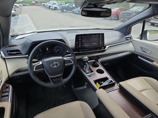 2021 Toyota Sienna Vehicle Photo in Pleasant Hills, PA 15236