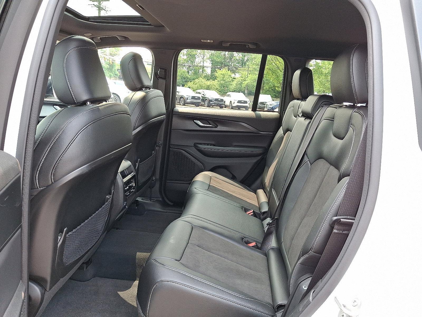 2023 Jeep Grand Cherokee Vehicle Photo in Willow Grove, PA 19090