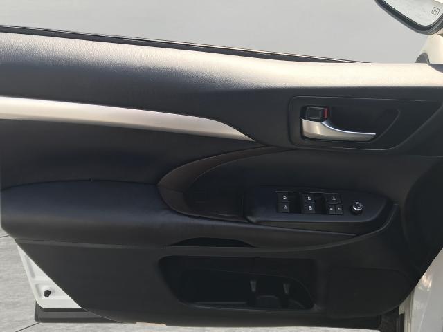 2019 Toyota Highlander Vehicle Photo in GREEN BAY, WI 54303-3330