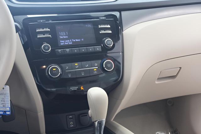 2015 Nissan Rogue Vehicle Photo in Green Bay, WI 54304