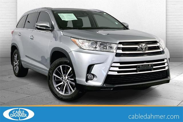 2017 Toyota Highlander Vehicle Photo in Lees Summit, MO 64086