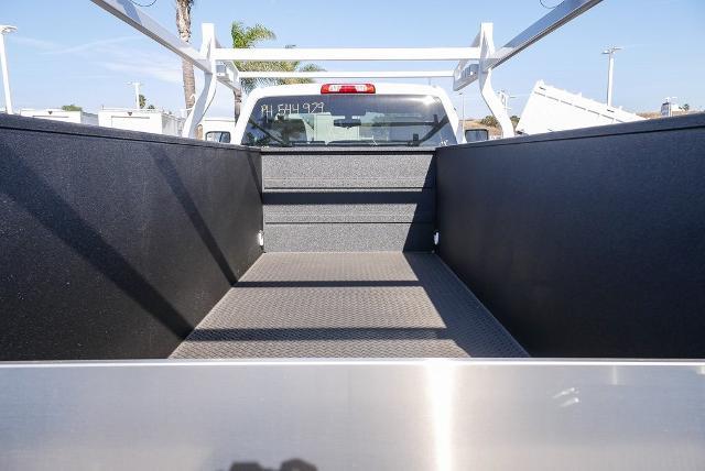 2023 Chevrolet Silverado Chassis Cab Vehicle Photo in VENTURA, CA 93003-8585