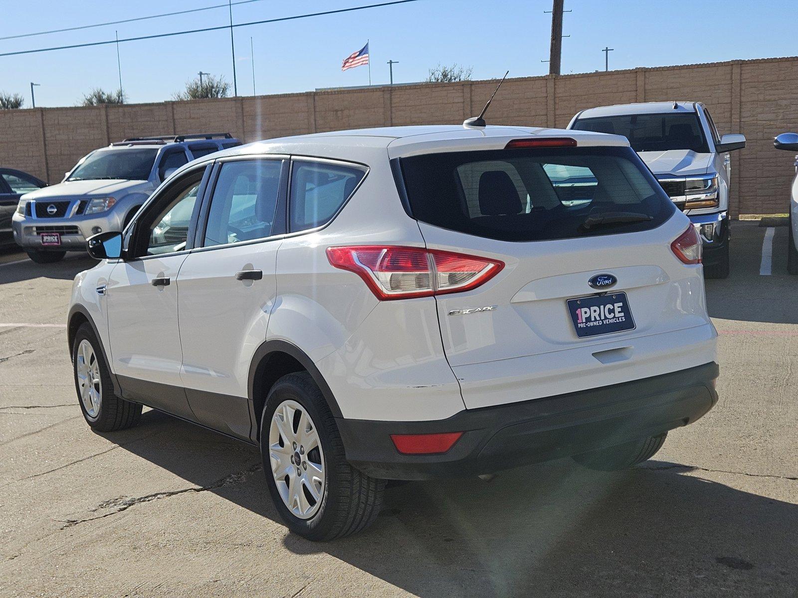 2016 Ford ESCA Vehicle Photo in NORTH RICHLAND HILLS, TX 76180-7199