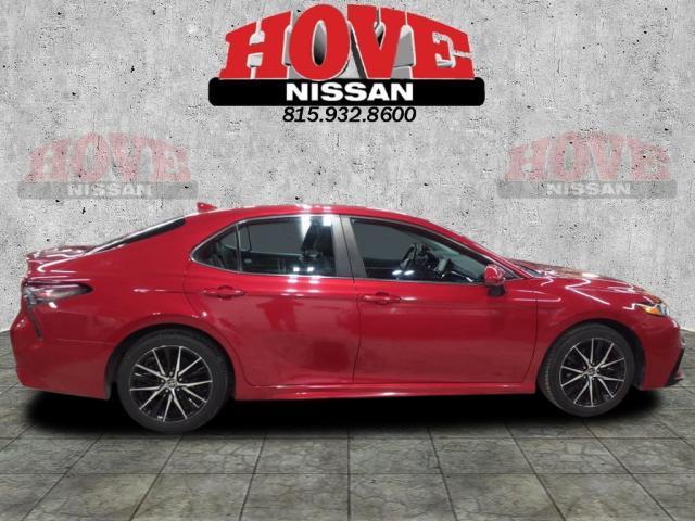 Used 2021 Toyota Camry SE with VIN 4T1G11AK6MU402701 for sale in Bradley, IL