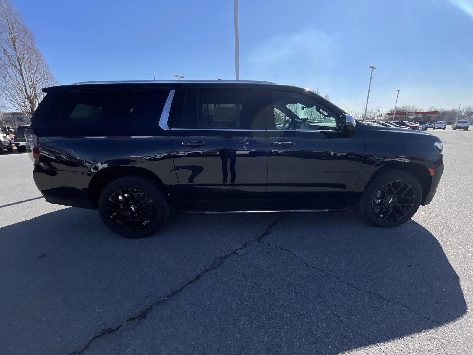 2024 Chevrolet Suburban Vehicle Photo in BENTONVILLE, AR 72712-4322