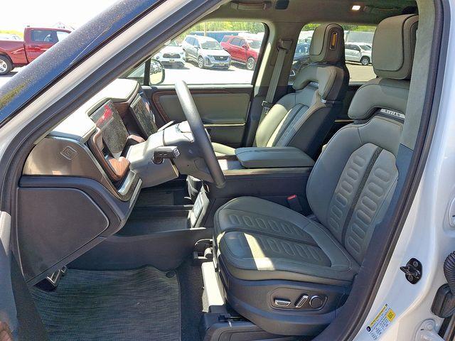 2023 Rivian R1S Vehicle Photo in DANBURY, CT 06810-5034