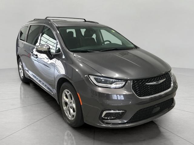 2023 Chrysler Pacifica Vehicle Photo in GREEN BAY, WI 54303-3330