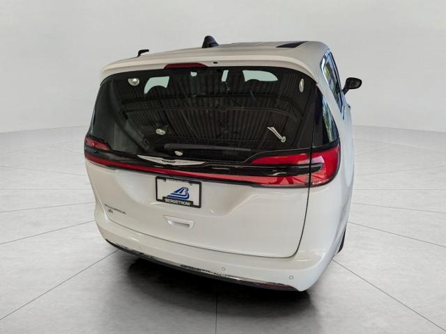 2025 Chrysler Pacifica Vehicle Photo in Oshkosh, WI 54901
