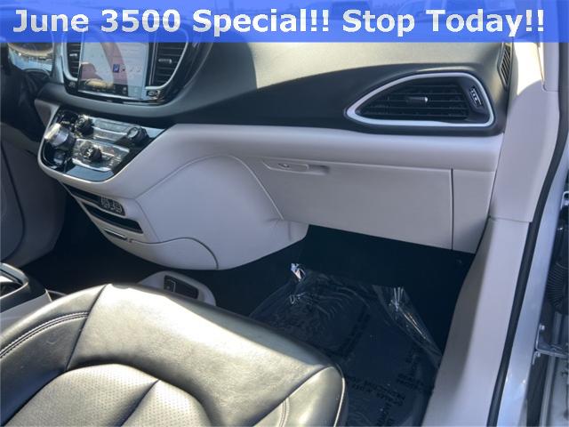 2023 Chrysler Pacifica Vehicle Photo in GREEN BAY, WI 54304-5303