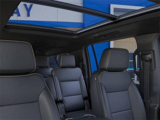 2025 Chevrolet Suburban Vehicle Photo in ENGLEWOOD, CO 80113-6708