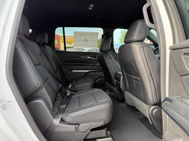 2025 Chevrolet Traverse Vehicle Photo in COLUMBIA, MO 65203-3903