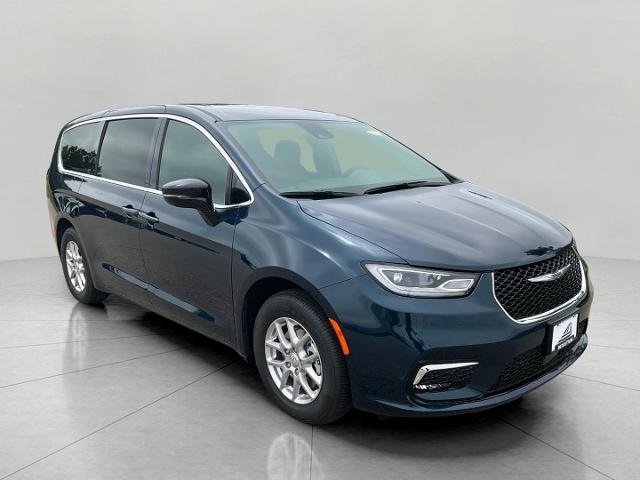 2025 Chrysler Pacifica Vehicle Photo in Kaukauna, WI 54130