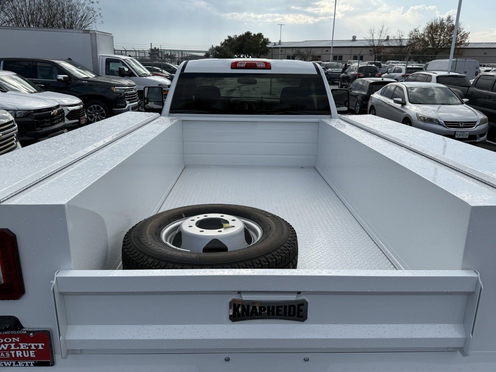 2025 Chevrolet Silverado 3500 HD Chassis Cab Vehicle Photo in GEORGETOWN, TX 78626-7508