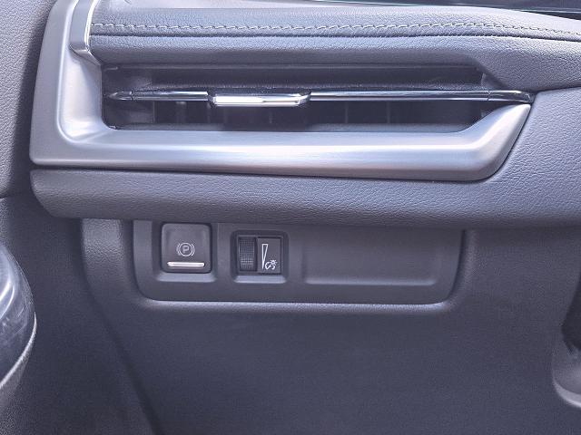 2024 Cadillac XT4 Vehicle Photo in NEDERLAND, TX 77627-8017