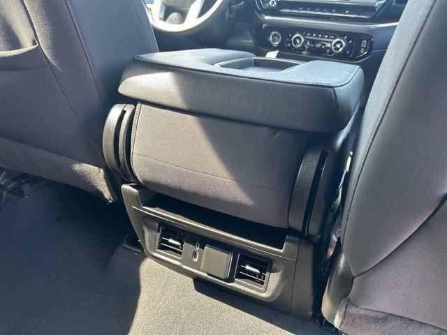 2024 GMC Sierra 1500 Vehicle Photo in MEDINA, OH 44256-9631