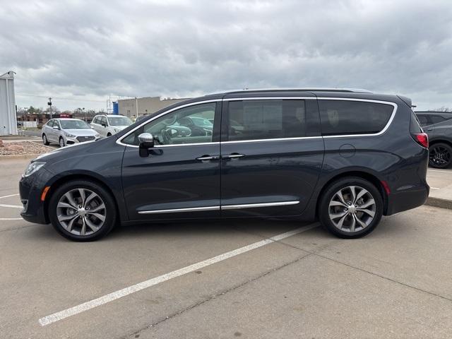 Used 2019 Chrysler Pacifica Limited with VIN 2C4RC1GG9KR673370 for sale in Wichita, KS