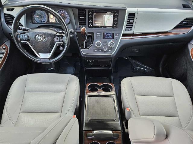 2020 Toyota Sienna Vehicle Photo in FORT WORTH, TX 76132