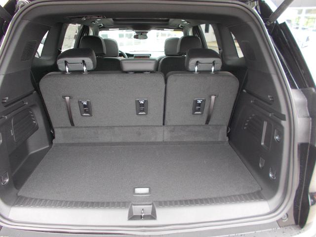 2025 GMC Acadia Vehicle Photo in LOWELL, MA 01852-4336