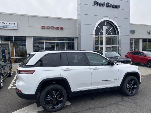 2025 Jeep Grand Cherokee Vehicle Photo in Doylsetown, PA 18901